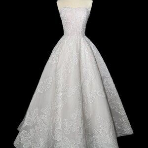 Preloved US 4 Anna Augusta Custom Made Embroidery Lace Bridal Gown